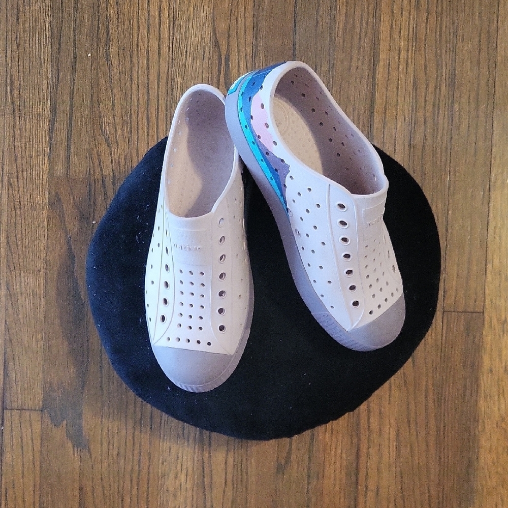 Native Pink Water Shoes Lightweight Slip-On With Mountain Scenery